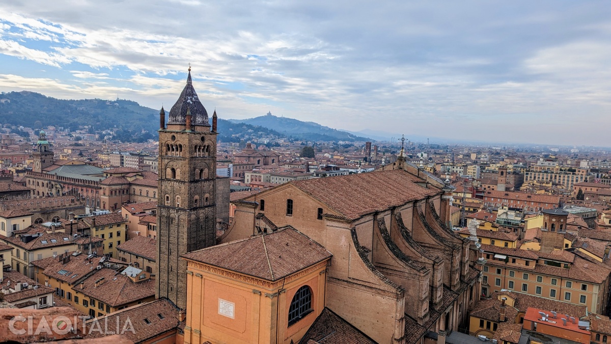 În turnul Catedralei San Pietro te poți urca.