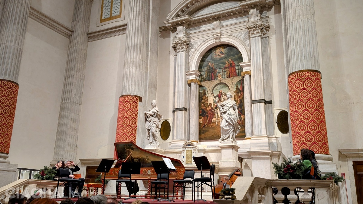 În Biserica San Vidal se organizează concerte.