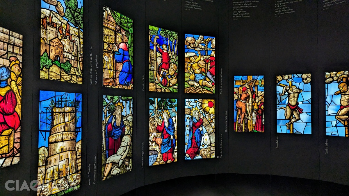 Sala vitraliilor din Museo del Duomo
