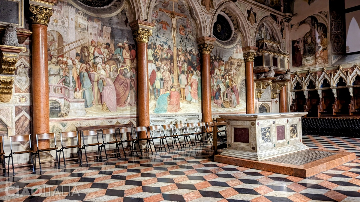 Cappella San Giacomo, cu fresce de Altichiero și Jacopo Avanzi