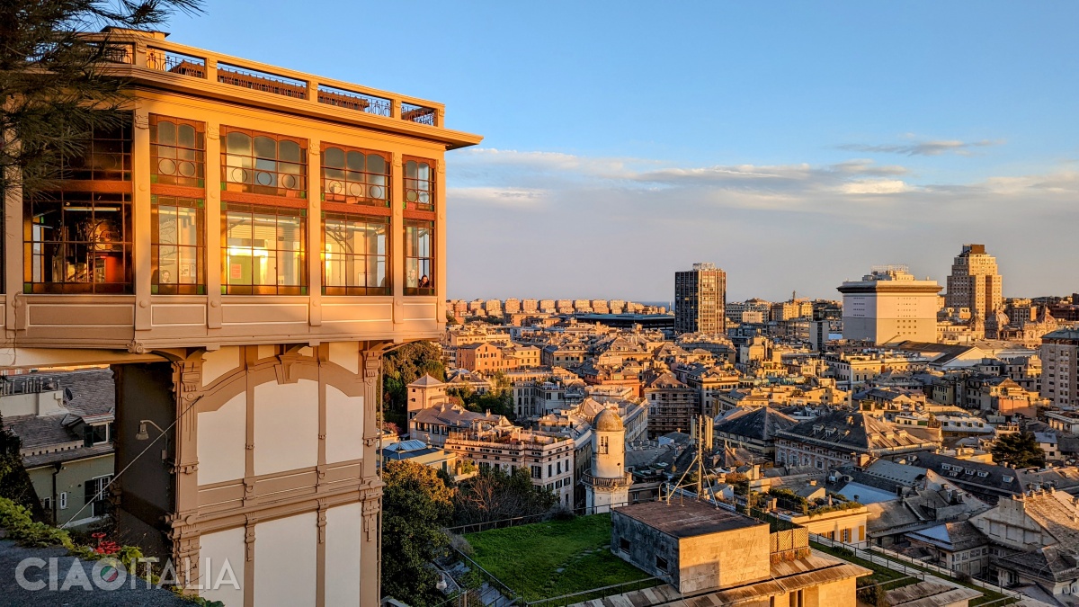 Ascensorul Castelletto Levante, în stil Liberty