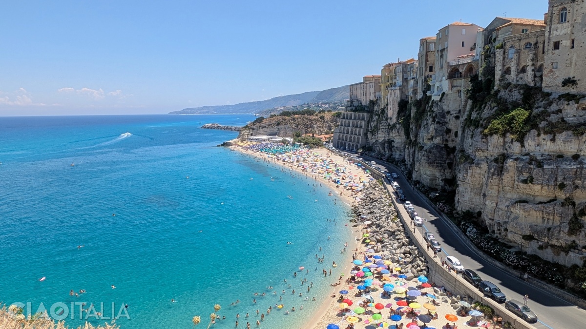 Plajele Mare Piccolo și Rotonda din Tropea se numără printre cele mai frumoase plaje din Calabria.
