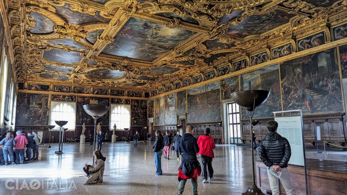 Sala del Maggior Consiglio este cea mai mare din Palatul Dogilor.
