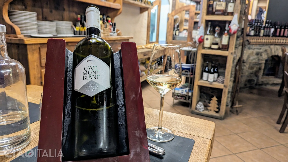 Vinul alb Blanc de Morgex et de La Salle este foarte cunoscut în Valea Aosta.