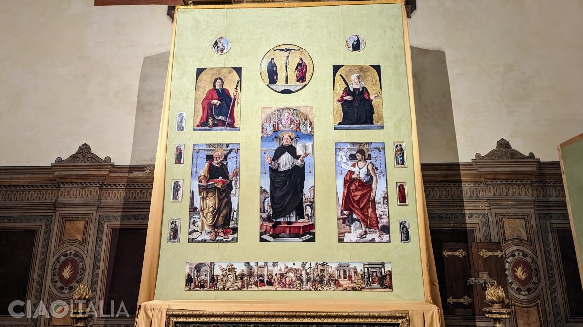 Reconstituirea altarului din capela San Vincenzo.