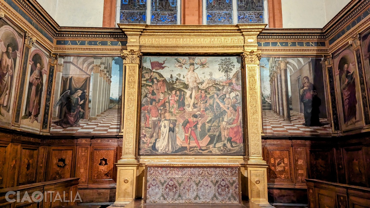 Pictura altarului reprezintă martiriul Sf. Sebastian.