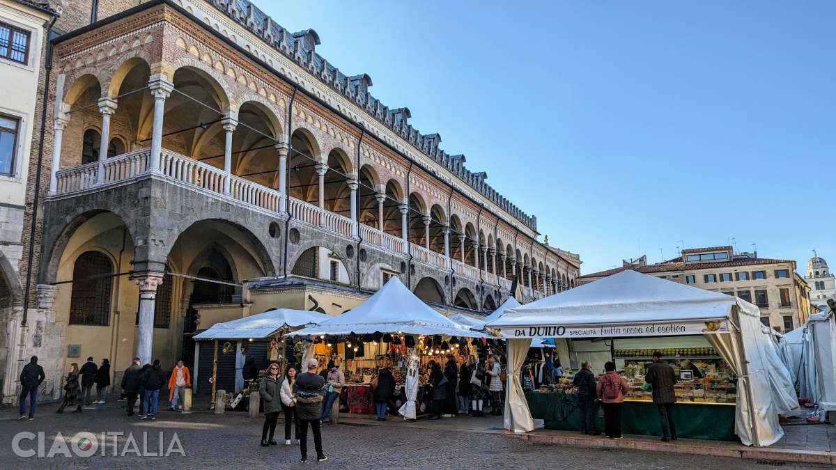 Piazza della Frutta