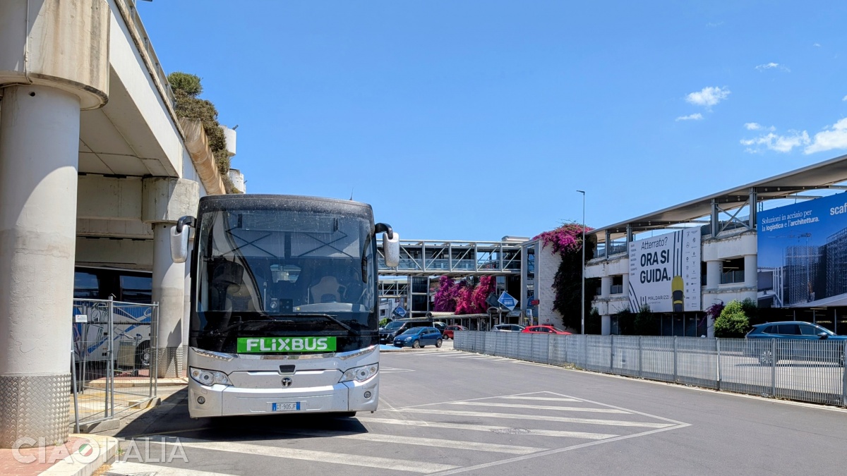 Există curse Flixbus spre Matera atât de la aeroportul din Bari, cât și din oraș.