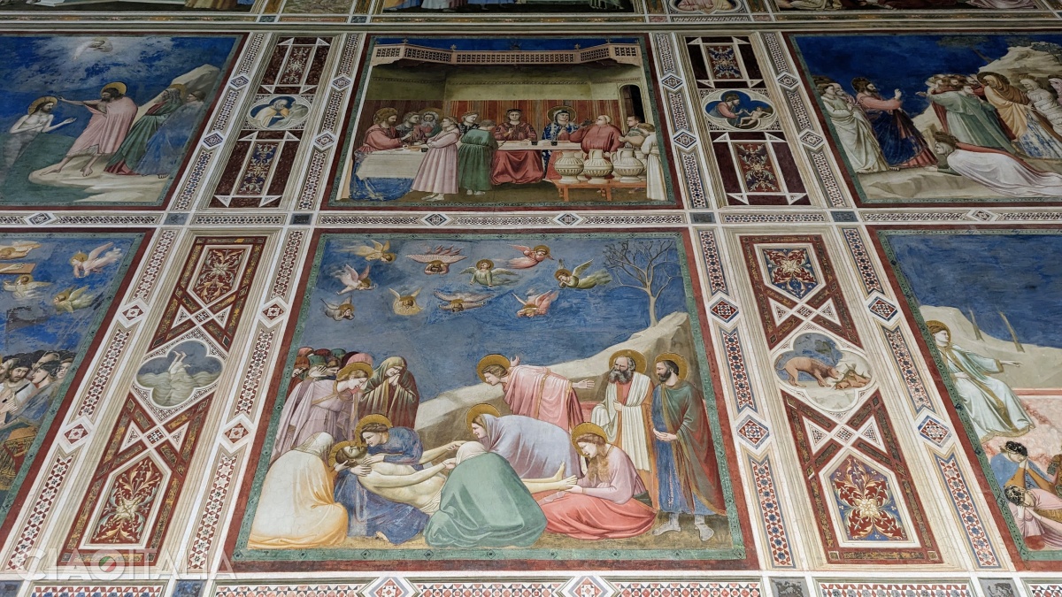 Scena "Pl&acirc;ngerii lui Iisus" este plină de dramatism.