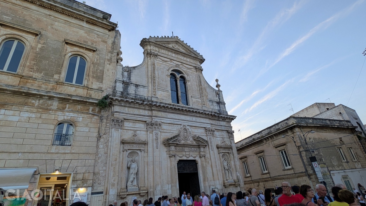 Fațada Bisericii San Francesco a fost realizată la sfârșitul sec. al XIX-lea.