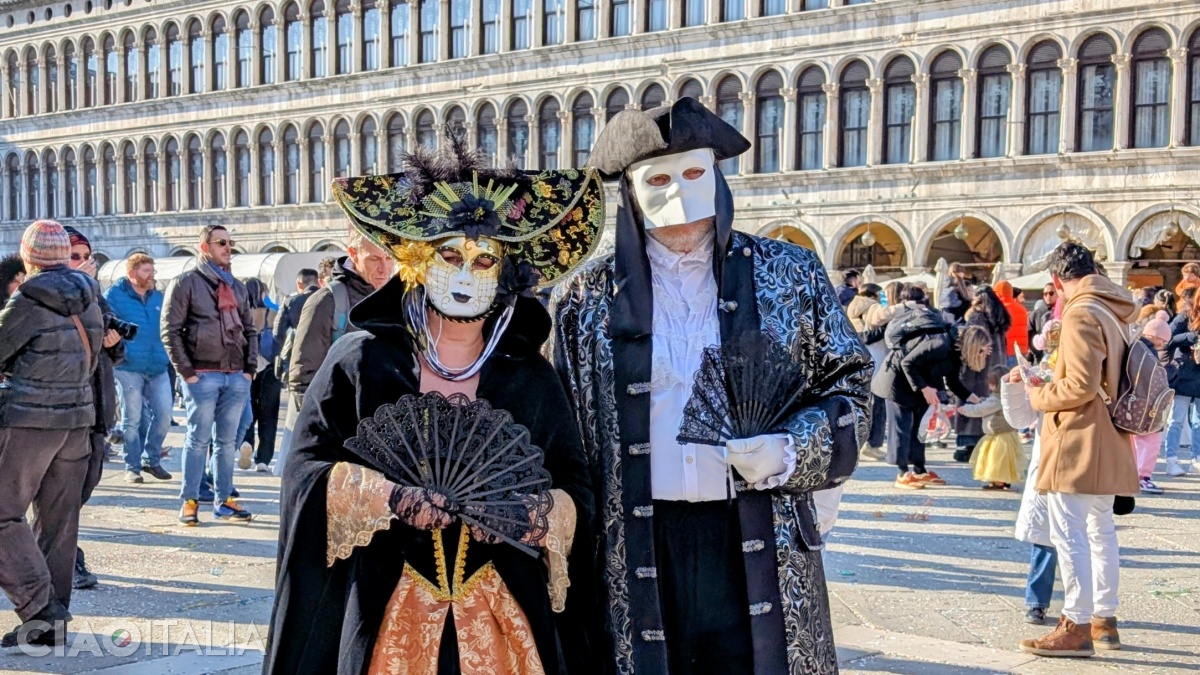 Mască ba&ugrave;ta (dreapta)