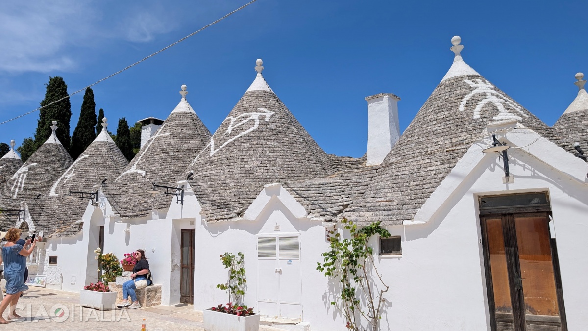 Cei mai mulți trulli se găsesc în cartierul Rione Monti din Alberobello.
