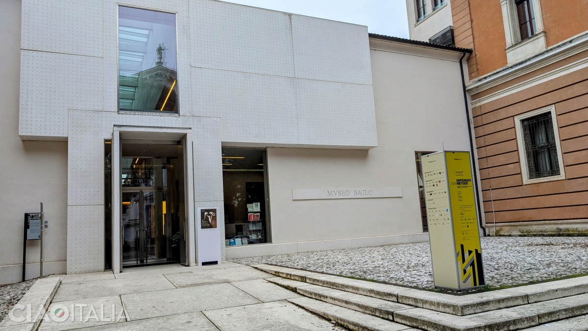 Muzeul Luigi Bailo expune o colecție de artă modernă.