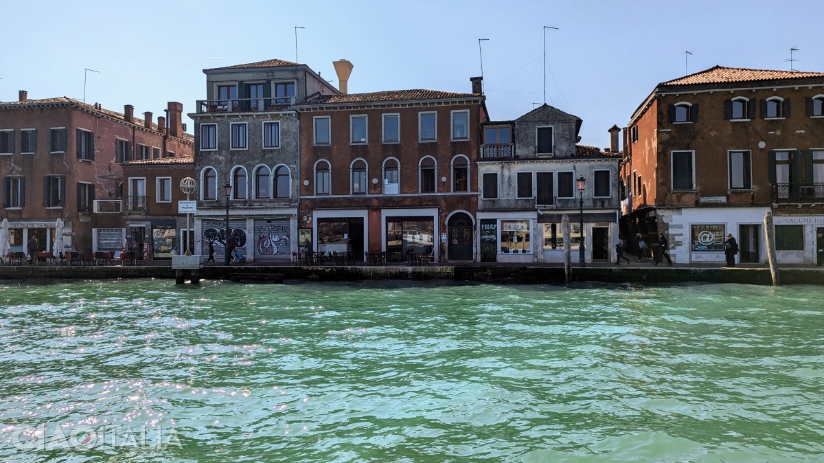 Insula Giudecca este foarte aproape de Veneția.