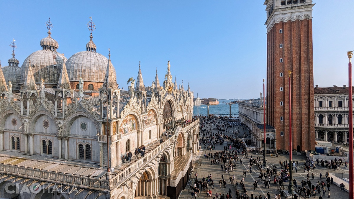 Bazilica este cel mai important obiectiv din Piața San Marco.