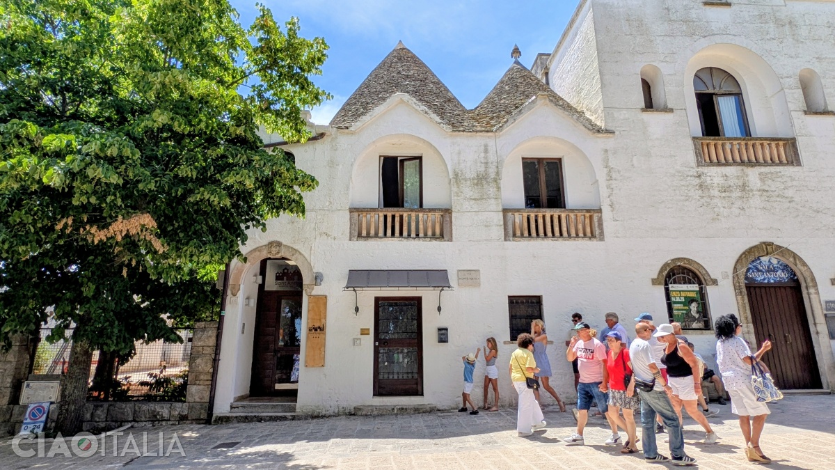 Hotelul Sant'Antonio este foarte bine plasat, chiar l&acirc;ngă biserica-trullo.