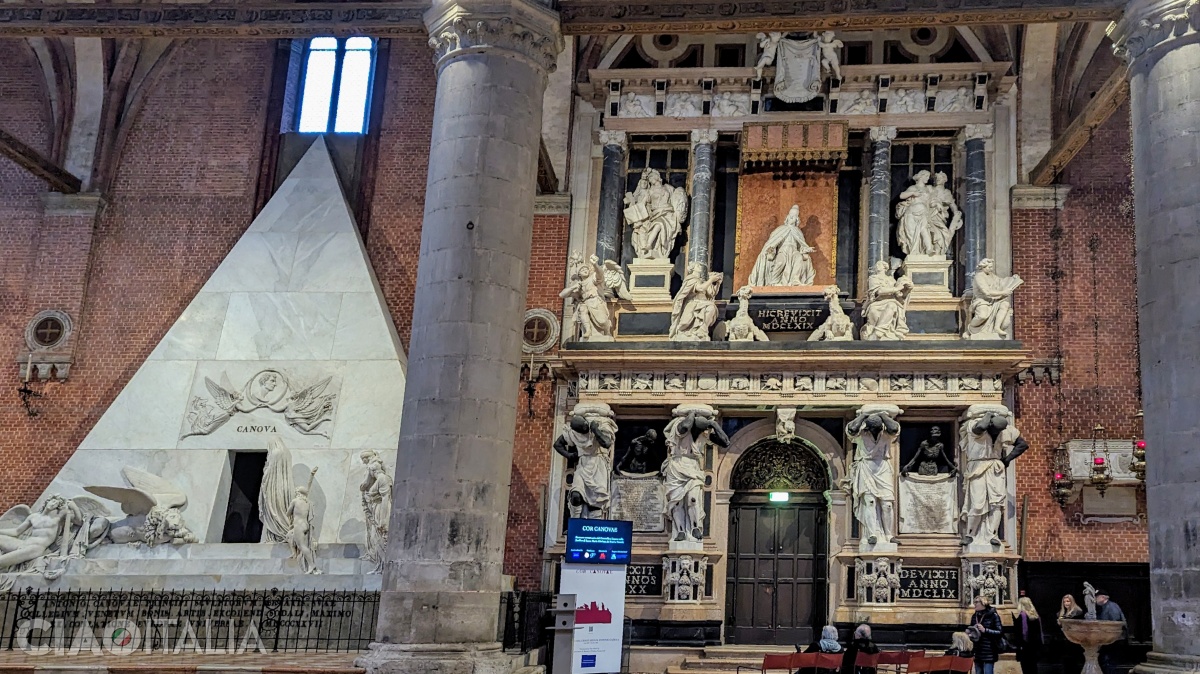 Monumentul dogelui Giovanni Pesaro