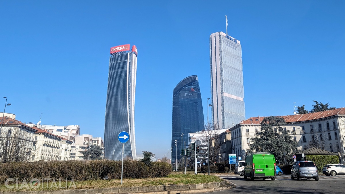 De la stânga la dreapta: turnul Generali, turnul PWC și turnul Allianz (cel mai înalt din Milano).