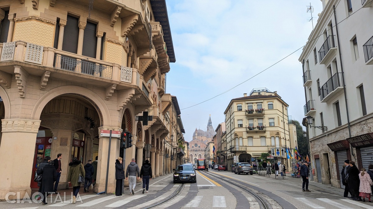 Zona dintre Bazilica Sf. Anton și Prato della Valle