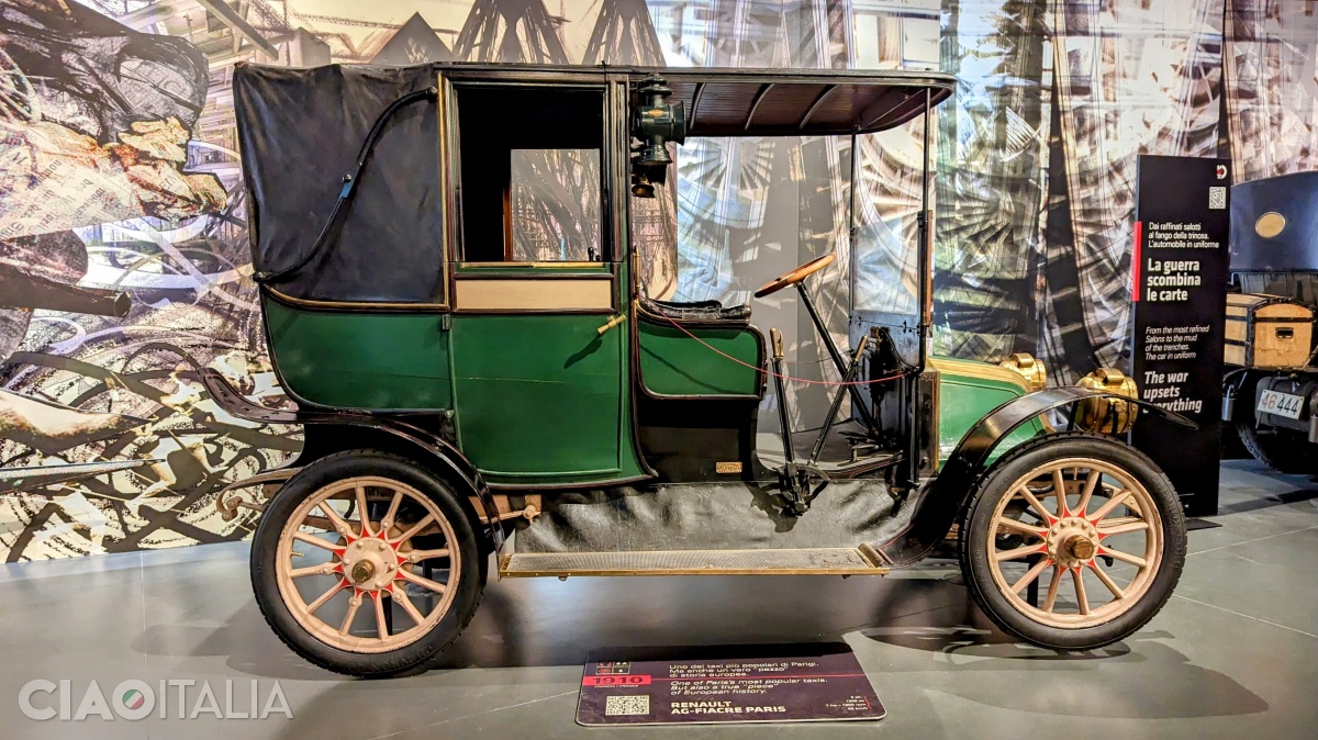 O mașină Renault din anul 1910 (Muzeul Automobilului Torino)