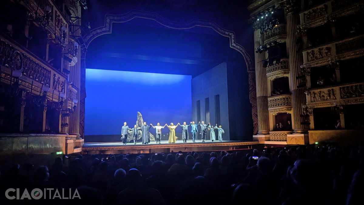 Un spectacol la Teatrul San Carlo este una dintre experiențele pe care le poți avea în Napoli.