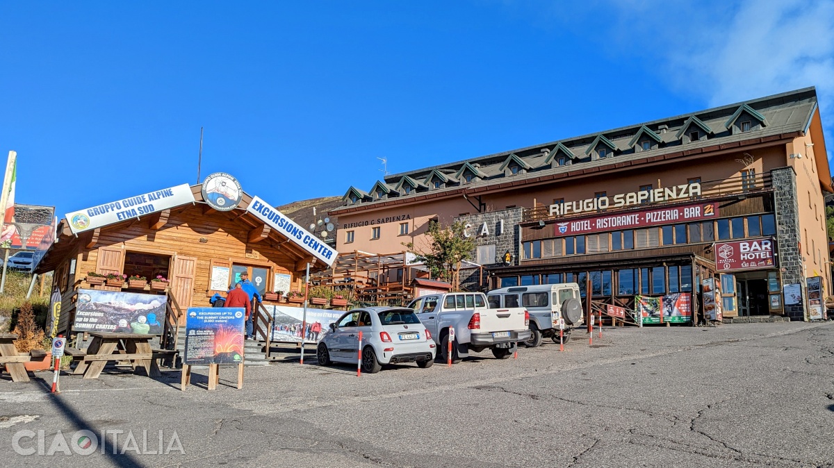 Refugiul Sapienza (astăzi hotel), construit la cota de 1920m