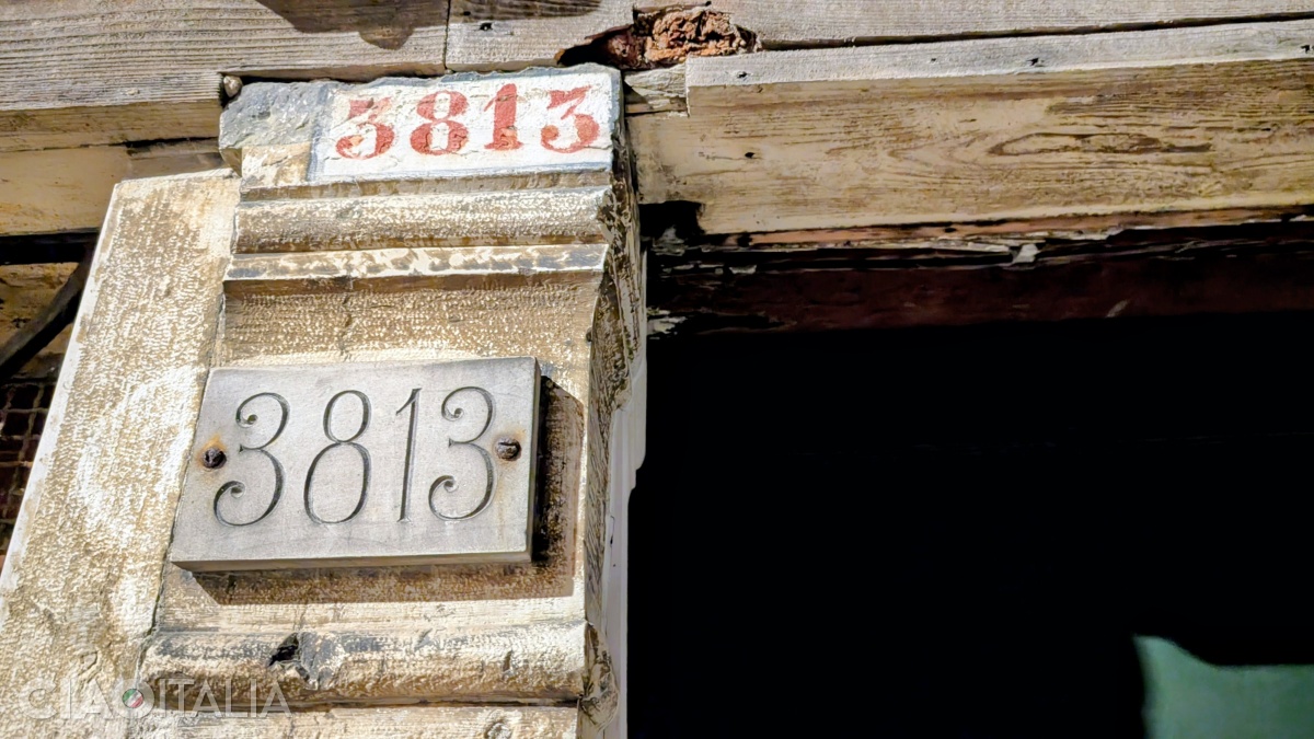 Adresele din Veneția sunt formate din numele cartierului și un număr de până la 4 cifre.