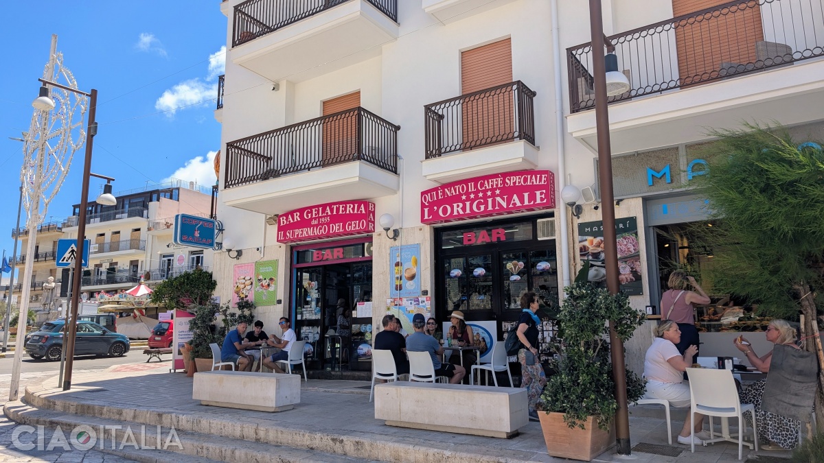 Barul Il Super Mago del Gelato este renumit pentru "cafeaua specială".