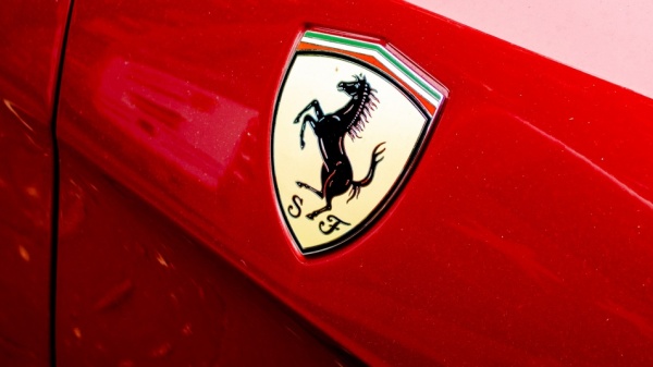 Vizitează Muzeul Ferrari din Modena sau Maranello