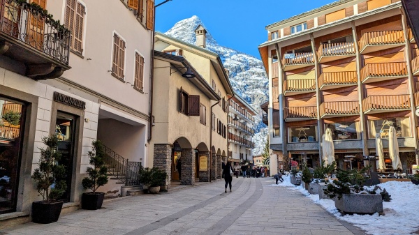 Courmayeur, capitala turismului montan din Valea Aosta