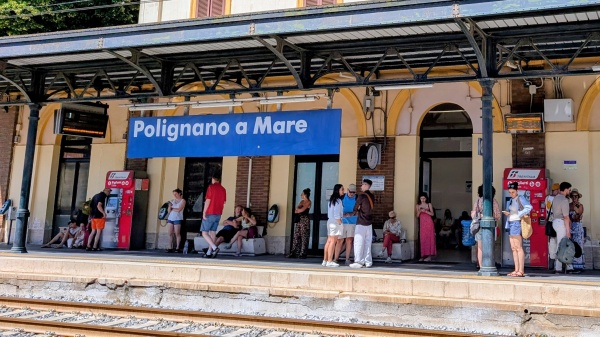 Cum ajungi de la Bari la Polignano a Mare?