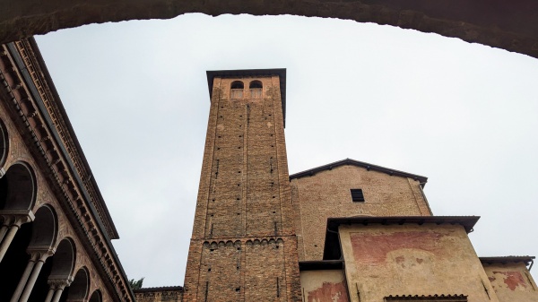 Bazilica Santo Stefano din Bologna