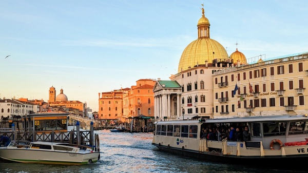 Cum să folosești mijloacele de transport din Veneția