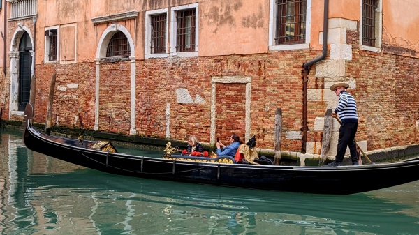 Plimbare cu gondola în Veneția (2023)