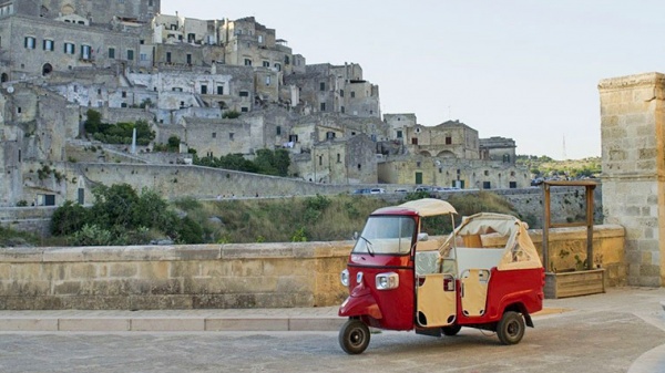 Viziteaza Matera intr-o masinuta traditionala Ape Piaggio!