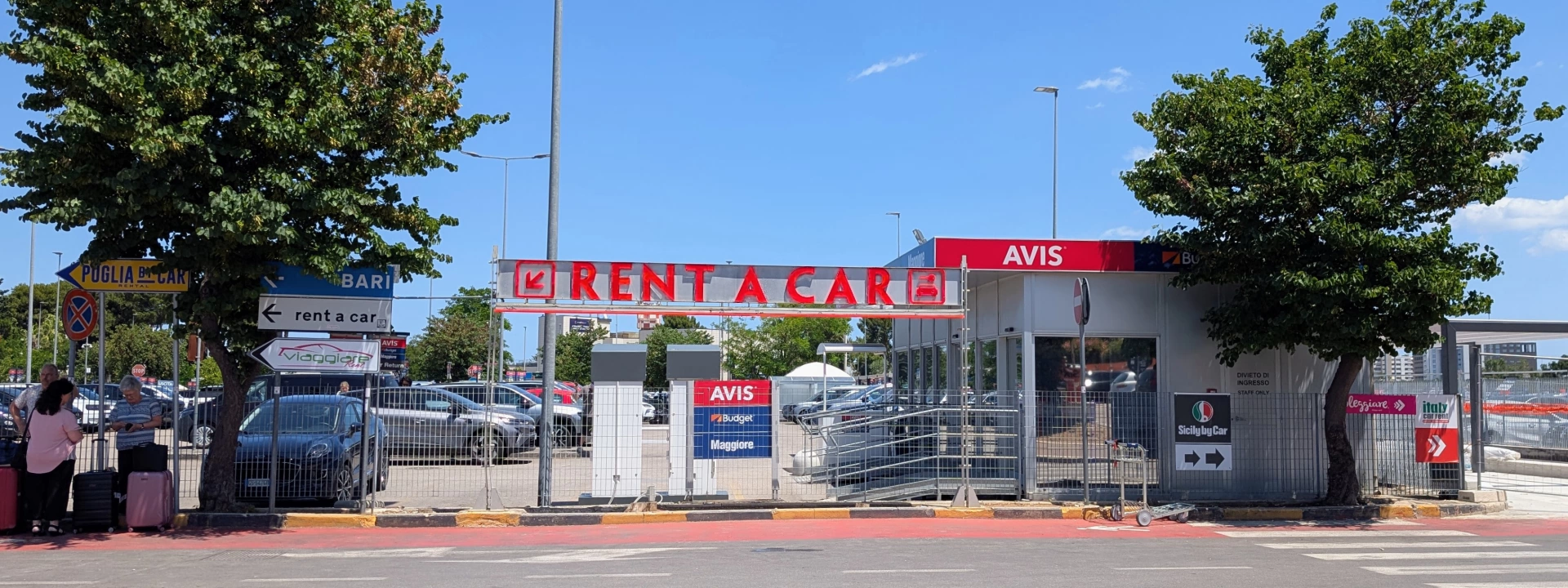 Cum &icirc;nchiriezi o mașină de la aeroportul din Bari?